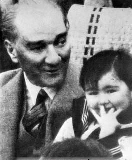ülkü-adatepe-atatürk-resimleri.jpg